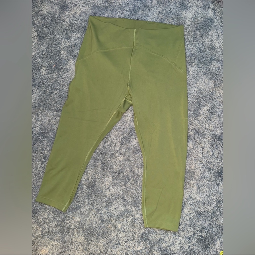 Lululemon Athletica Green Leggings with Streamlined Design